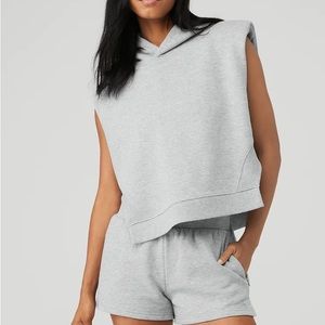 Alo Yoga | Cropped Headliner Shoulder Pad Sleeveless Coverup